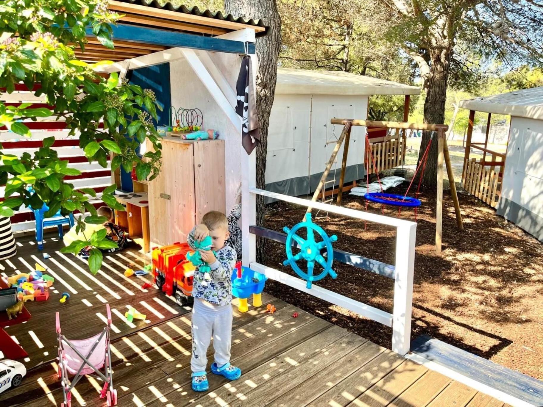 Mobilehome Adams Glamping - Camp Adriatic Примоштен Екстер'єр фото